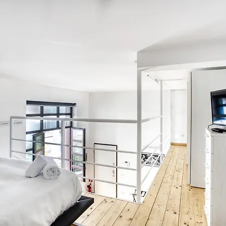 Joivy Charismatic 1-bed Flat With Parking Mailand